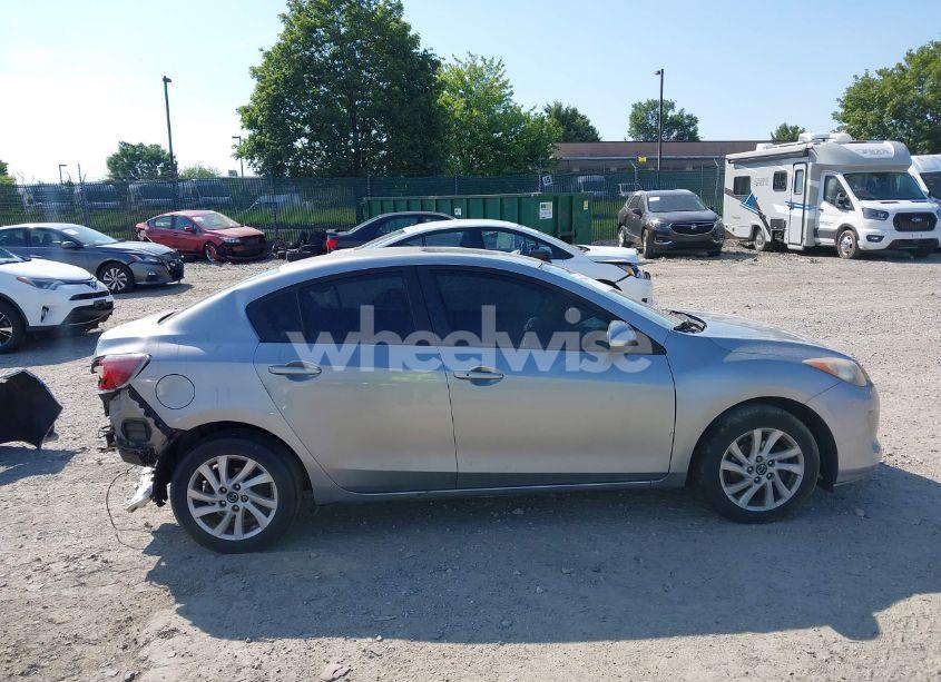 Photo 14 of 2013 Mazda Mazda3 I GRAND TOURING (VIN JM1BL1WP5D1823713)