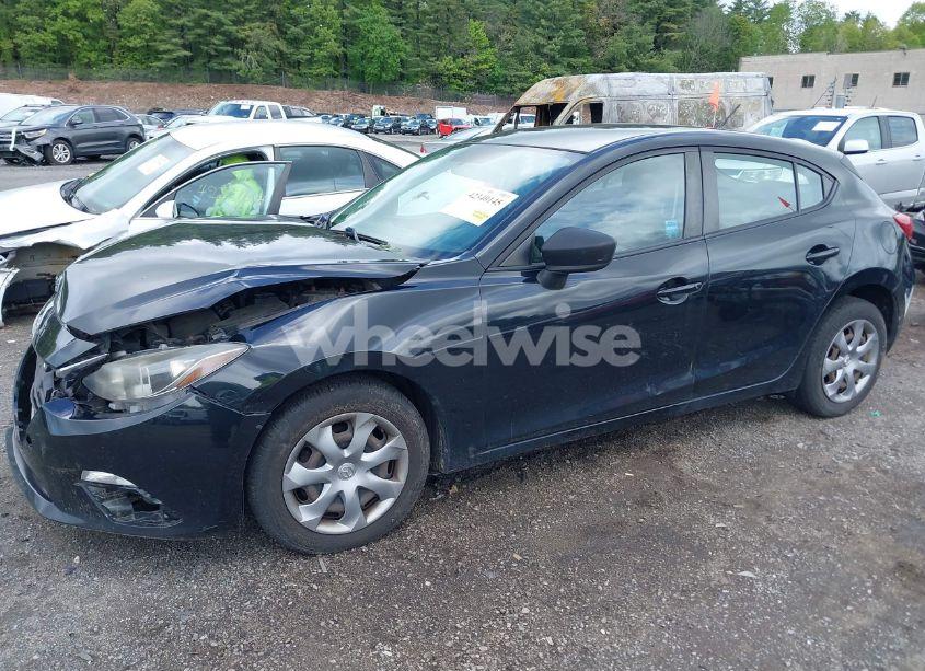 Photo 2 of 2014 Mazda Mazda3 I SPORT (VIN JM1BM1K76E1124045)