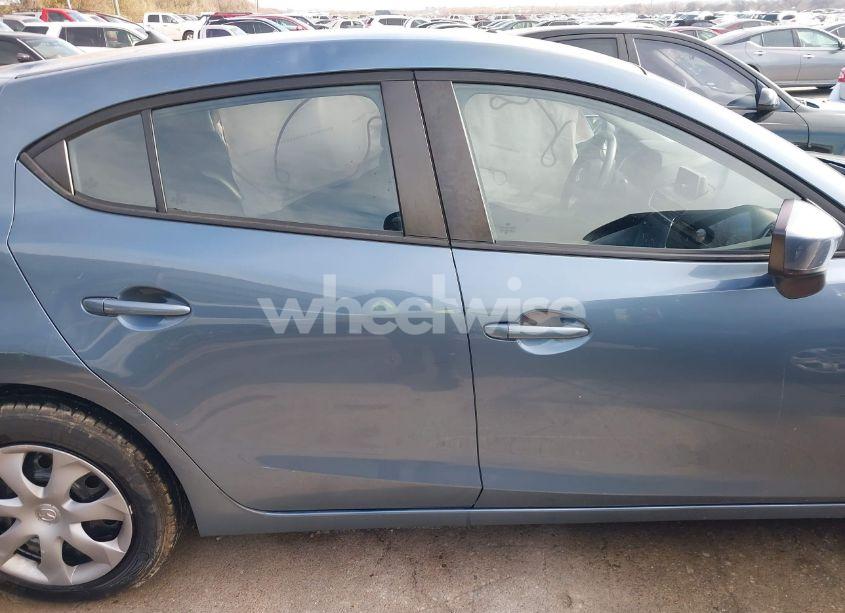 Photo 13 of 2014 Mazda Mazda3 I SPORT (VIN JM1BM1K77E1112860)