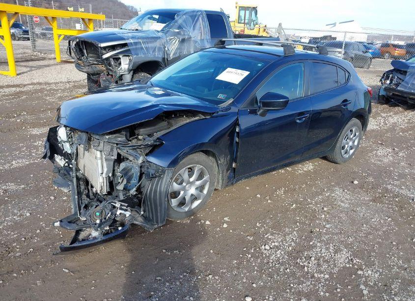 Photo 2 of 2014 Mazda Mazda3 I SPORT (VIN JM1BM1K78E1137086)