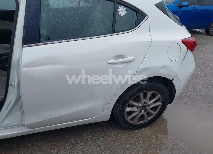 Photo 6 of 2014 Mazda Mazda3 I TOURING (VIN JM1BM1L73E1101014)