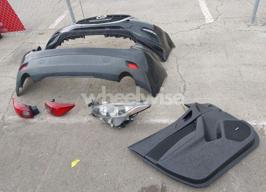 Photo 12 of 2014 Mazda Mazda3 I TOURING (VIN JM1BM1L73E1172987)