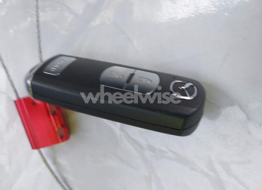 Photo 11 of 2014 Mazda Mazda3 I GRAND TOURING (VIN JM1BM1M72E1201071)