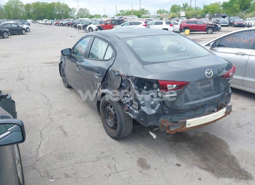 Photo 3 of 2014 Mazda Mazda3 I SV (VIN JM1BM1T72E1149166)