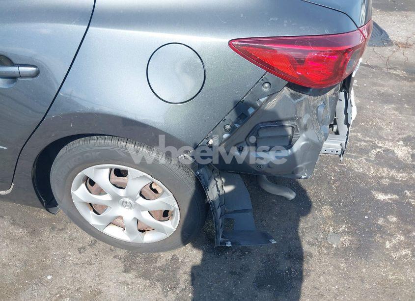 Photo 6 of 2014 Mazda Mazda3 I SPORT (VIN JM1BM1U72E1145438)