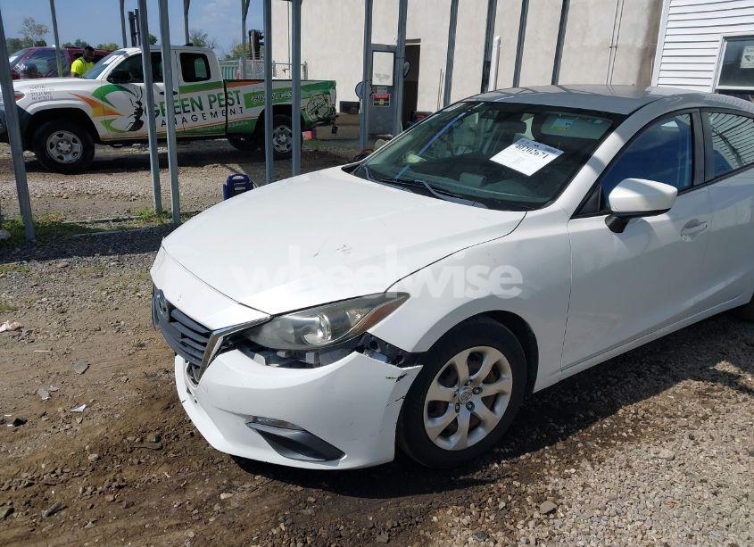 Photo 2 of 2014 Mazda Mazda3 I SPORT (VIN JM1BM1U75E1175758)