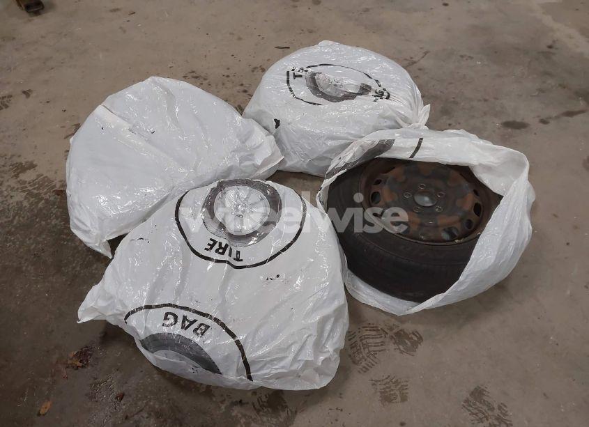 Photo 12 of 2015 Mazda Mazda3 I SPORT (VIN JM1BM1U78F1224128)