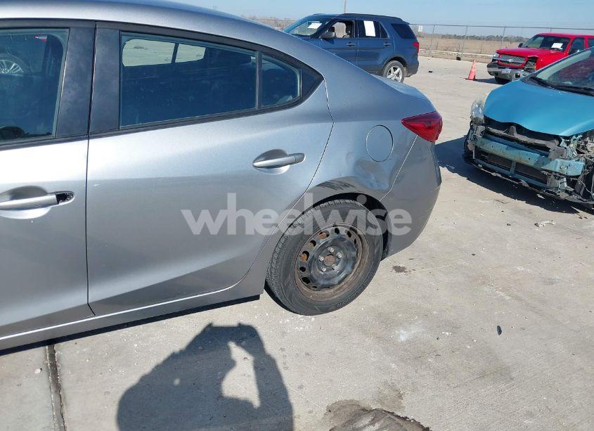 Photo 6 of 2014 Mazda Mazda3 I SPORT (VIN JM1BM1U79E1141385)