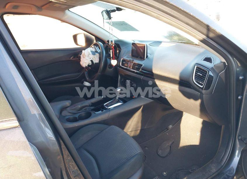 Photo 5 of 2015 Mazda Mazda3 I TOURING (VIN JM1BM1V72F1223944)