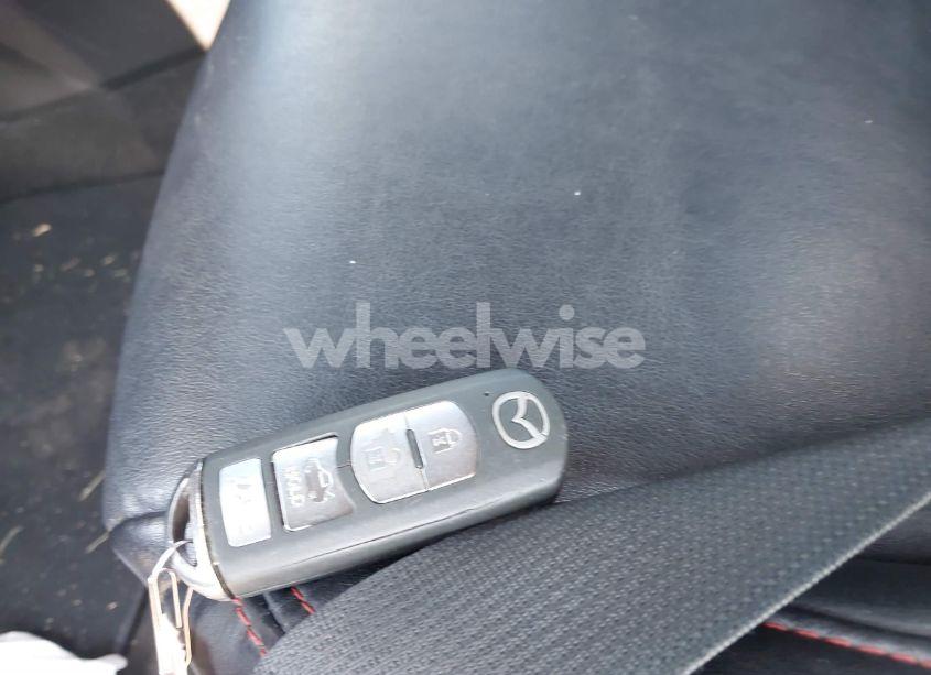 Photo 11 of 2014 Mazda Mazda3 I GRAND TOURING (VIN JM1BM1W75E1124791)