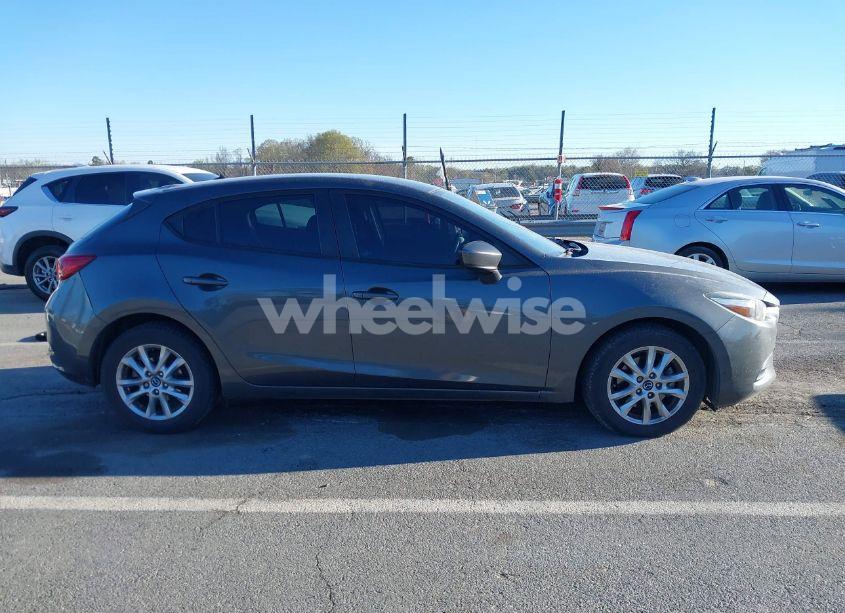 Photo 13 of 2017 Mazda Mazda3 SPORT (VIN JM1BN1K76H1120806)