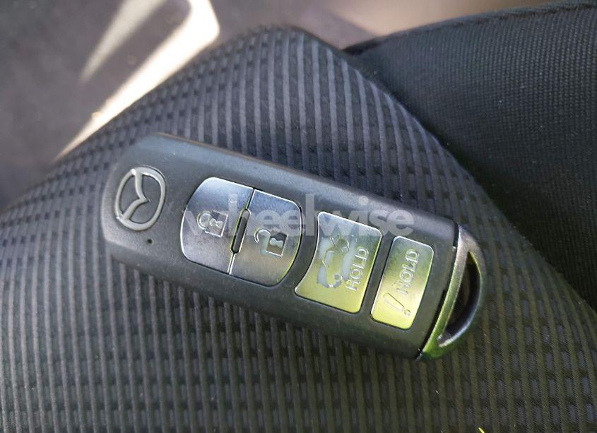 Photo 11 of 2017 Mazda Mazda3 SPORT (VIN JM1BN1U74H1100986)