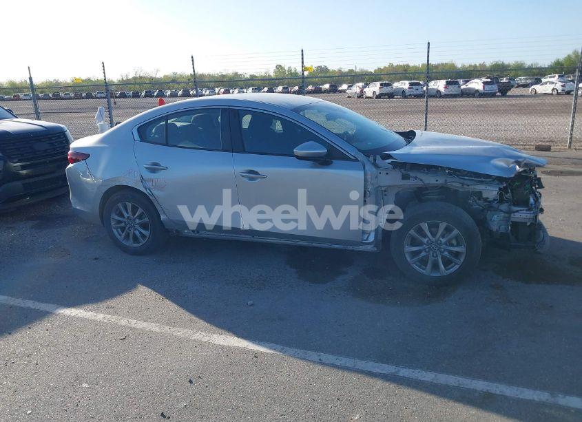 Photo 14 of 2021 Mazda Mazda3 2.0 (VIN JM1BPAA71M1335435)