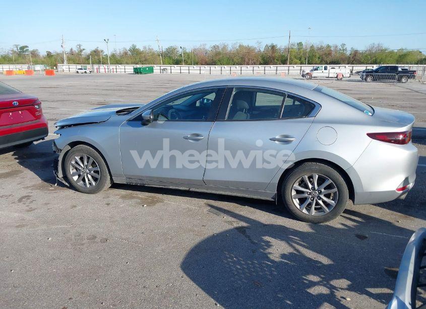 Photo 15 of 2021 Mazda Mazda3 2.0 (VIN JM1BPAA71M1335435)