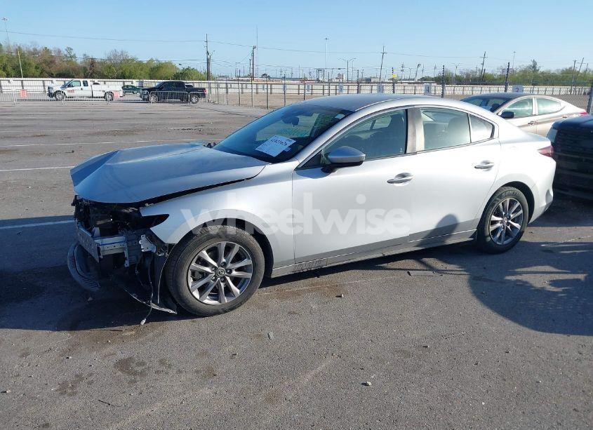 Photo 2 of 2021 Mazda Mazda3 2.0 (VIN JM1BPAA71M1335435)