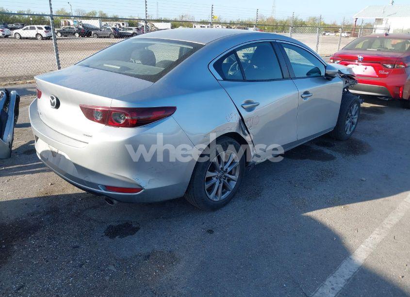 Photo 4 of 2021 Mazda Mazda3 2.0 (VIN JM1BPAA71M1335435)