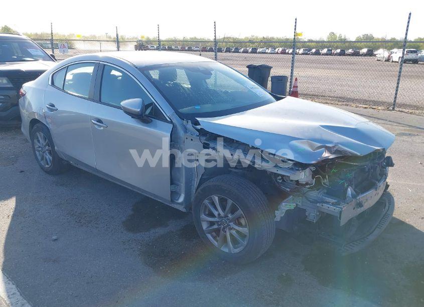 Photo 6 of 2021 Mazda Mazda3 2.0 (VIN JM1BPAA71M1335435)