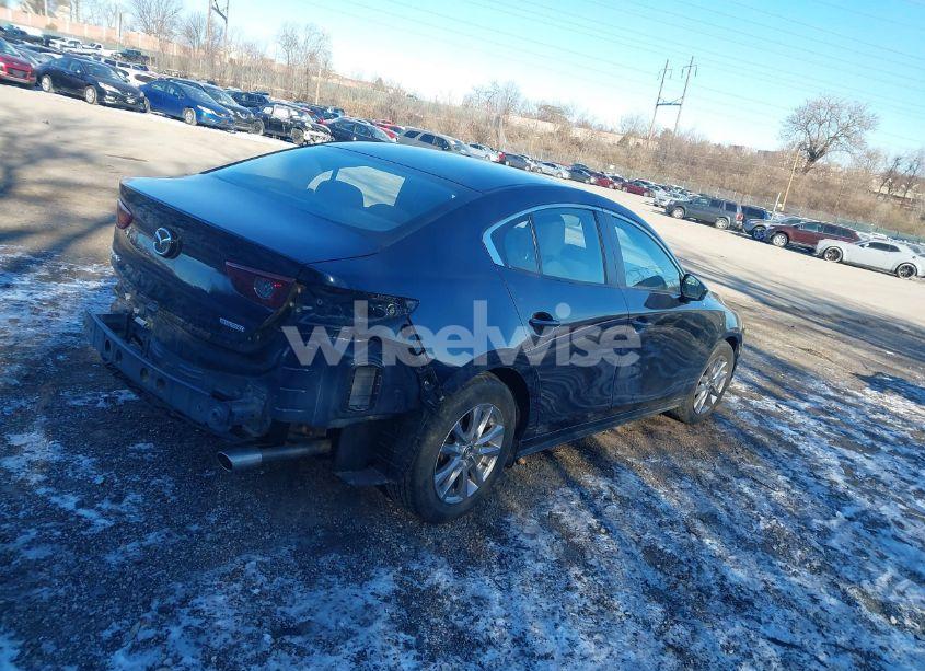Photo 4 of 2021 Mazda Mazda3 2.5 S (VIN JM1BPAAL0M1337402)