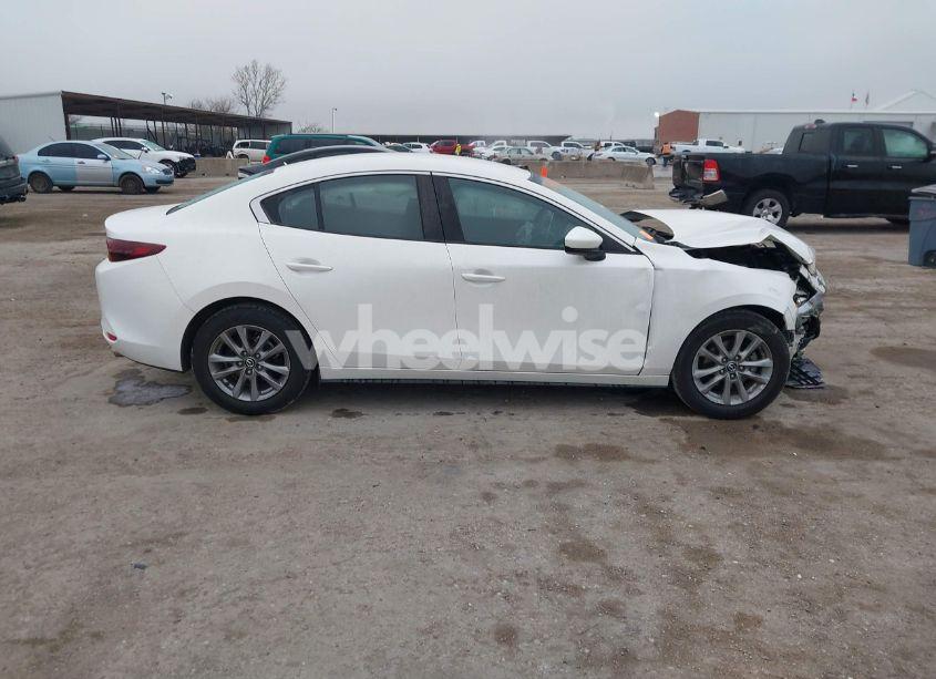 Photo 13 of 2021 Mazda Mazda3 2.5 S (VIN JM1BPAAL1M1327770)