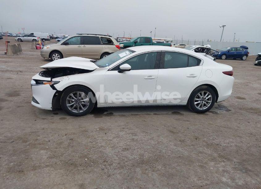 Photo 14 of 2021 Mazda Mazda3 2.5 S (VIN JM1BPAAL1M1327770)