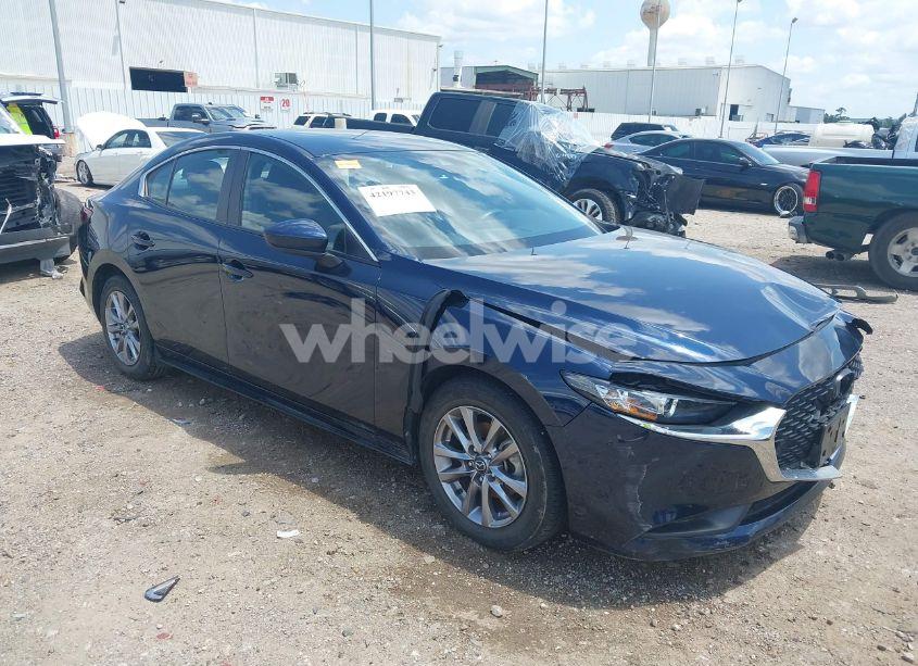 2021 Mazda Mazda3 2.5 S (VIN JM1BPAAL6M1331460) main photo