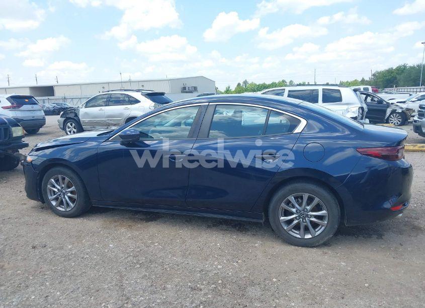 Photo 14 of 2021 Mazda Mazda3 2.5 S (VIN JM1BPAAL6M1331460)