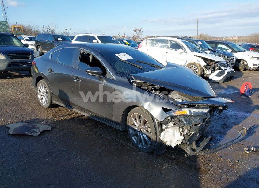 2021 Mazda Mazda3 (VIN JM1BPABL8M1341101) main photo