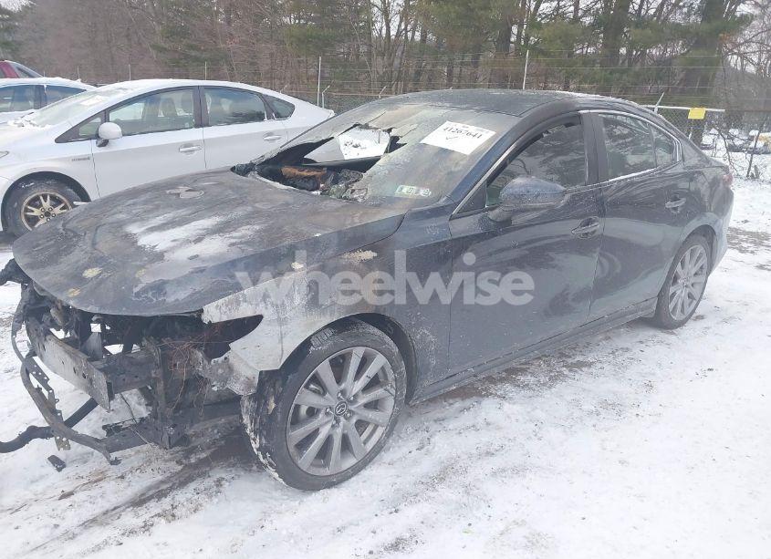 Photo 2 of 2021 Mazda Mazda3 SELECT (VIN JM1BPABL9M1320922)