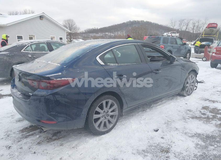 Photo 4 of 2021 Mazda Mazda3 SELECT (VIN JM1BPABL9M1320922)