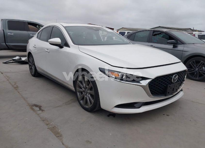 2021 Mazda Mazda3 PREFERRED (VIN JM1BPACL3M1319795) main photo