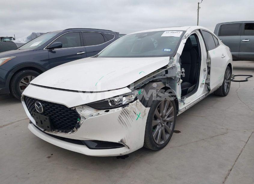 Photo 2 of 2021 Mazda Mazda3 PREFERRED (VIN JM1BPACL3M1319795)