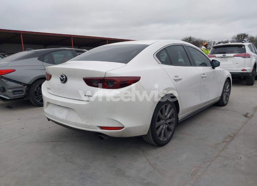 Photo 4 of 2021 Mazda Mazda3 PREFERRED (VIN JM1BPACL3M1319795)