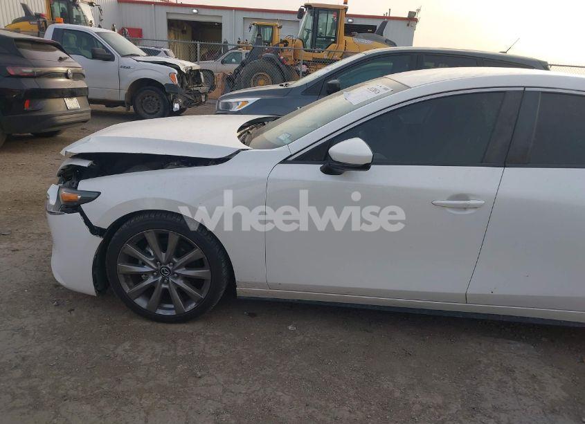 Photo 14 of 2019 Mazda Mazda3 SELECT PACKAGE (VIN JM1BPACL6K1109964)