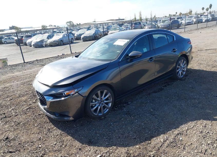 Photo 2 of 2021 Mazda Mazda3 PREFERRED (VIN JM1BPACL6M1326370)