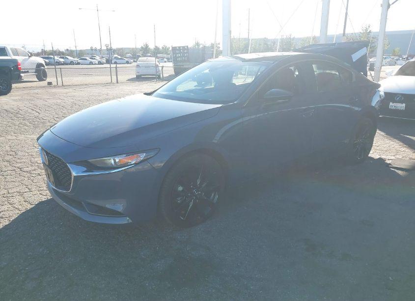 Photo 2 of 2022 Mazda Mazda3 CARBON EDITION (VIN JM1BPACL8N1507245)