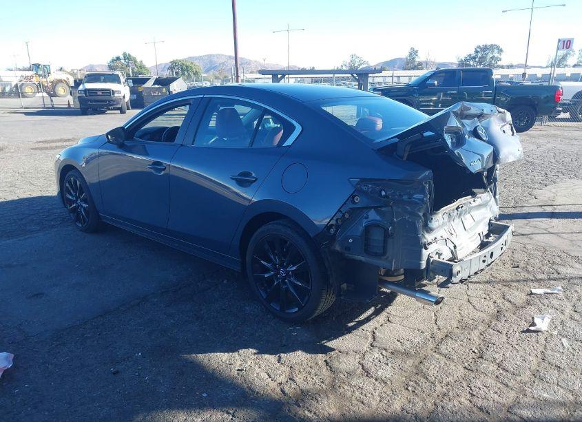 Photo 3 of 2022 Mazda Mazda3 CARBON EDITION (VIN JM1BPACL8N1507245)