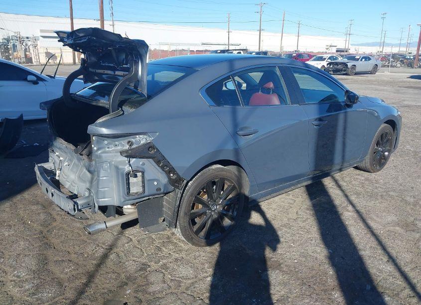 Photo 4 of 2022 Mazda Mazda3 CARBON EDITION (VIN JM1BPACL8N1507245)