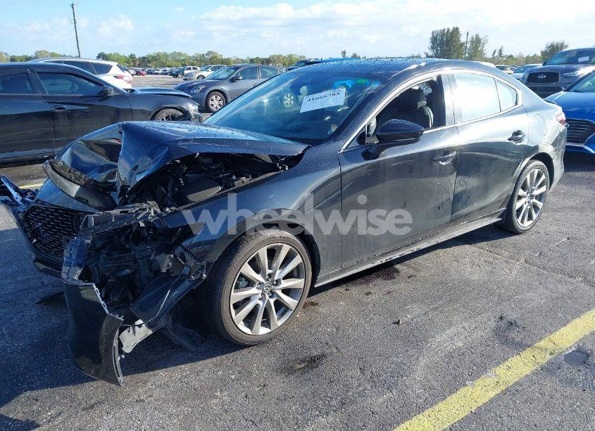 Photo 2 of 2021 Mazda Mazda3 PREMIUM (VIN JM1BPADL7M1303484)