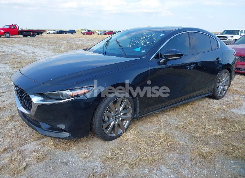 Photo 2 of 2021 Mazda Mazda3 PREMIUM (VIN JM1BPADL7M1308328)