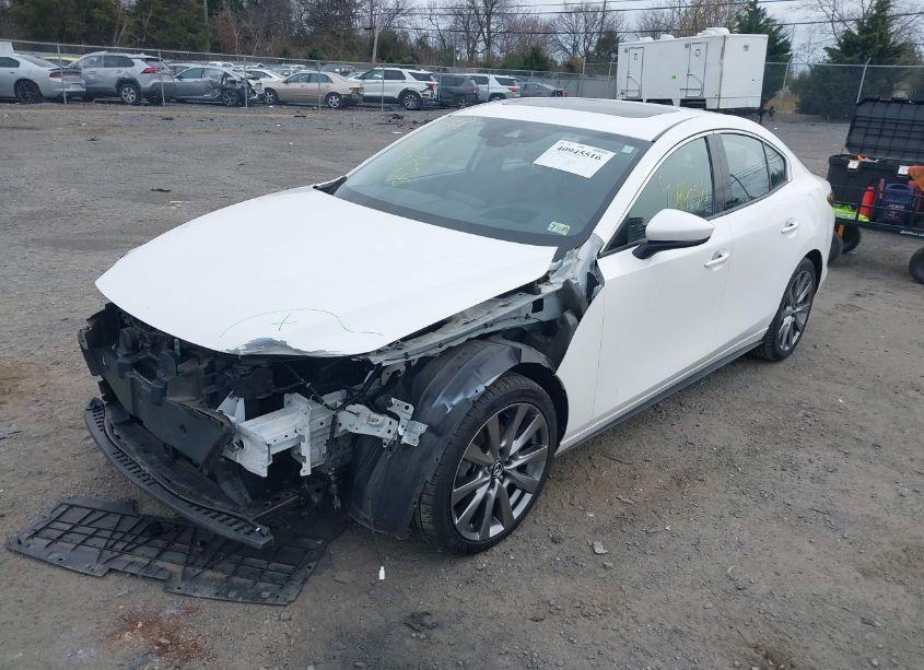 Photo 2 of 2021 Mazda Mazda3 PREMIUM (VIN JM1BPADL8M1319189)