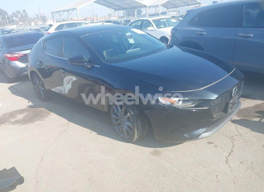 2019 Mazda Mazda3 (VIN JM1BPAJM0K1138825) main photo