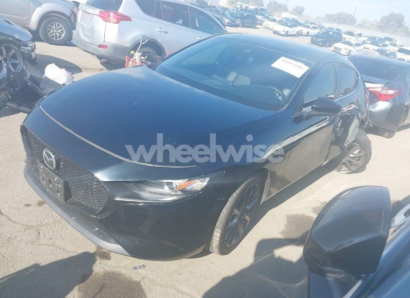 Photo 2 of 2019 Mazda Mazda3 (VIN JM1BPAJM0K1138825)