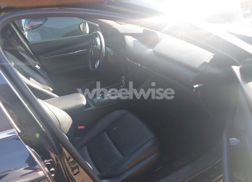 Photo 5 of 2019 Mazda Mazda3 (VIN JM1BPAJM0K1138825)