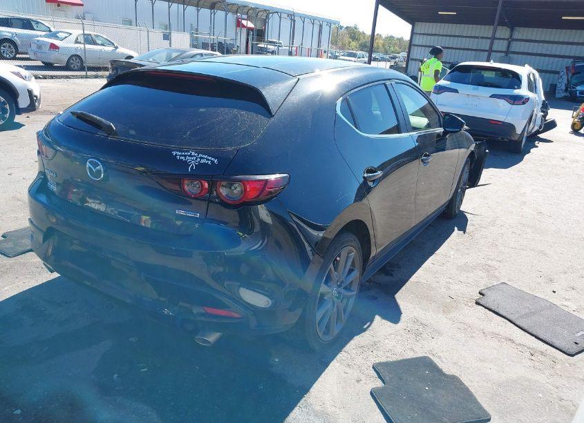 Photo 4 of 2021 Mazda Mazda3 SELECT (VIN JM1BPAKL3M1330233)