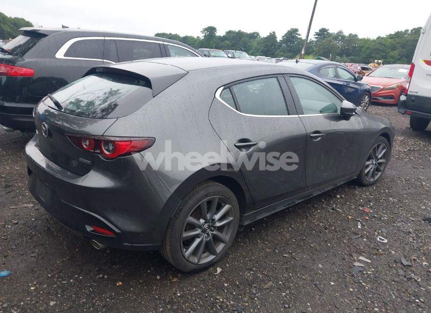 Photo 4 of 2022 Mazda Mazda3 SELECT (VIN JM1BPAKL8N1520756)