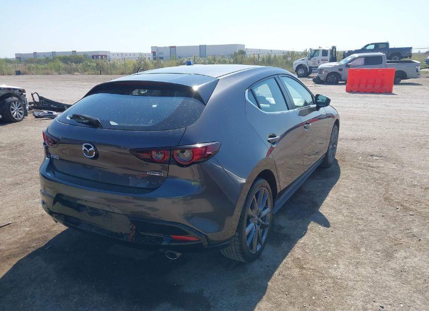 Photo 4 of 2021 Mazda Mazda3 PREFERRED (VIN JM1BPALL3M1404166)