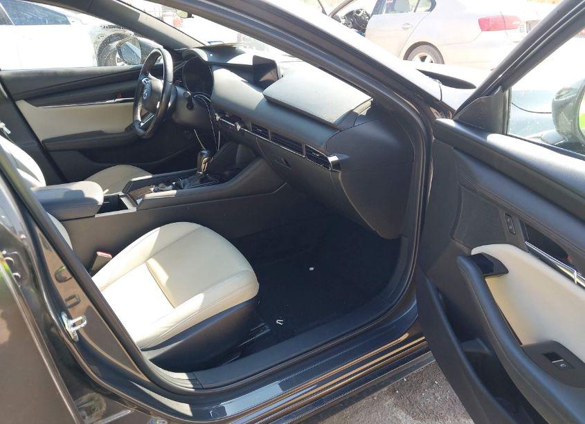 Photo 5 of 2021 Mazda Mazda3 PREFERRED (VIN JM1BPALL3M1404166)