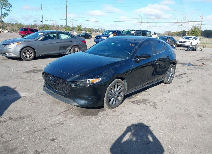 Photo 2 of 2024 Mazda Mazda3 2.5 S PREFERRED (VIN JM1BPALM2R1709738)