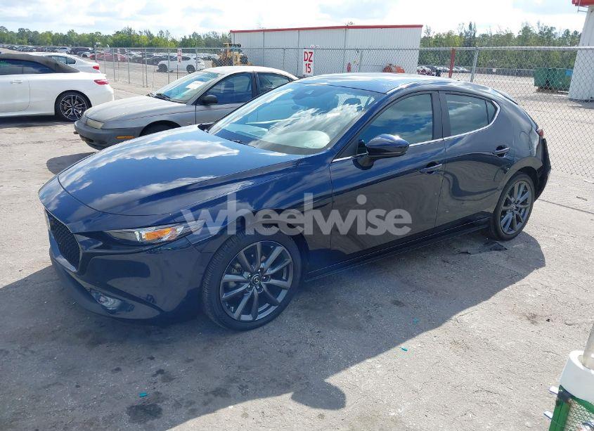 Photo 2 of 2023 Mazda Mazda3 2.5 S PREFERRED (VIN JM1BPALM3P1610679)