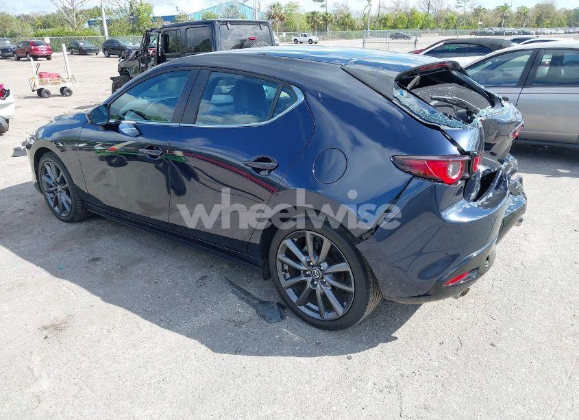 Photo 3 of 2023 Mazda Mazda3 2.5 S PREFERRED (VIN JM1BPALM3P1610679)